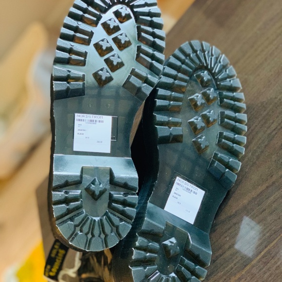 Dr Martens Chelsea Boots - Picture 5 of 6